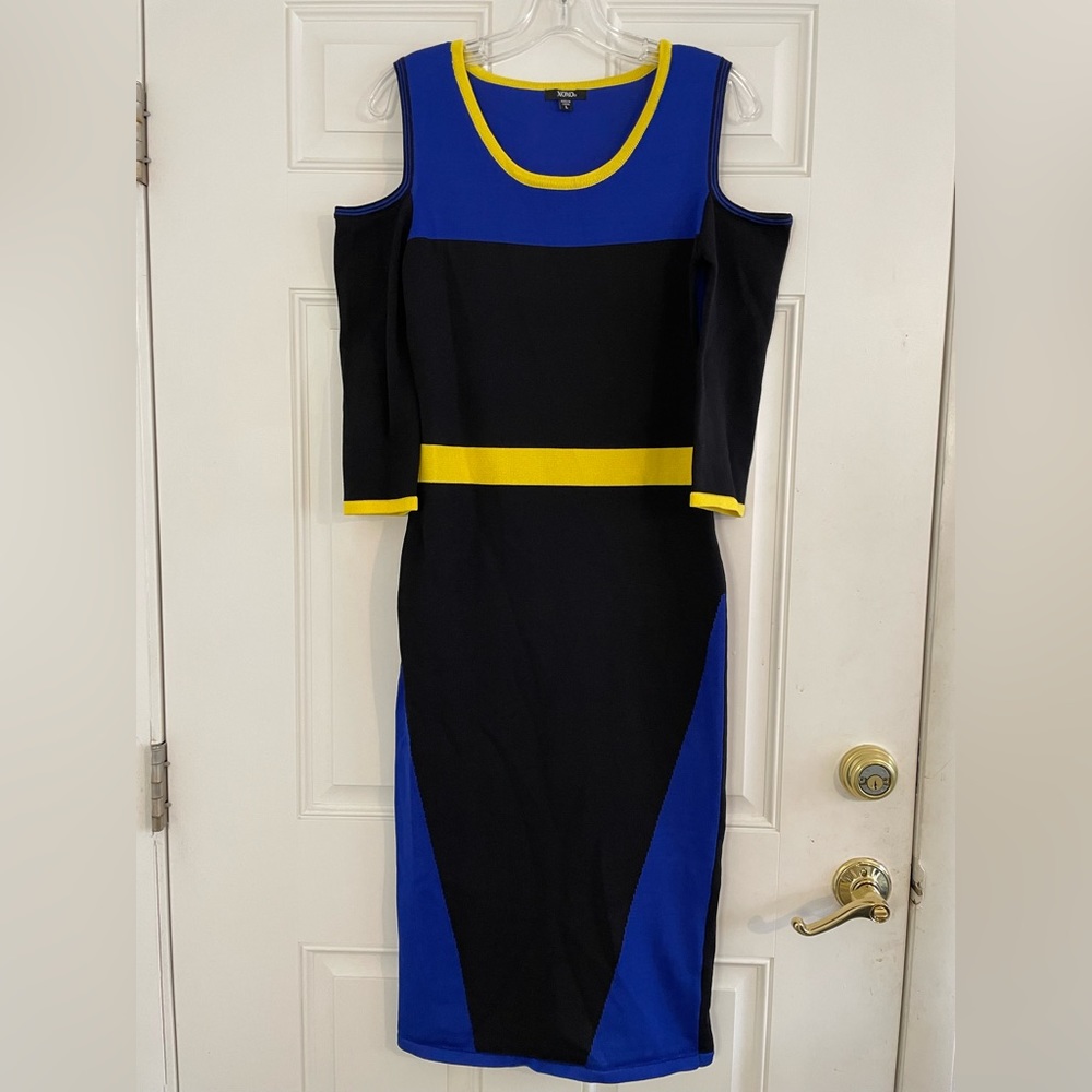 XOXO Cold Shoulder Multicolored
Midi Dress EUC Size Large